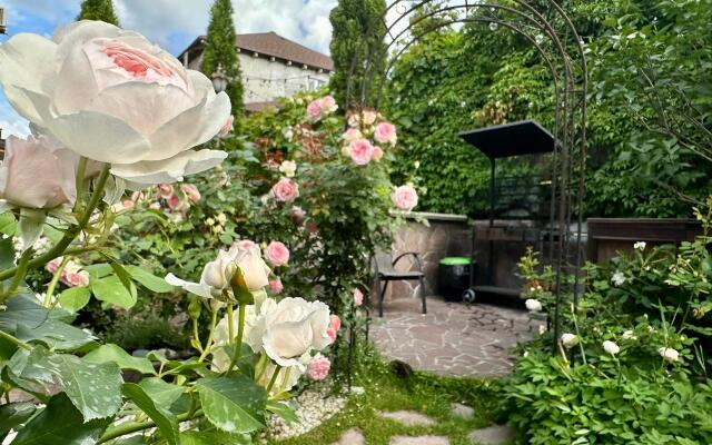 Verhnie Pechory Guest House