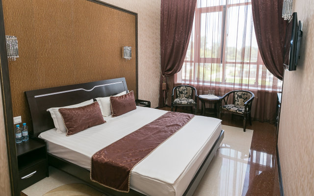 Golden House Отель