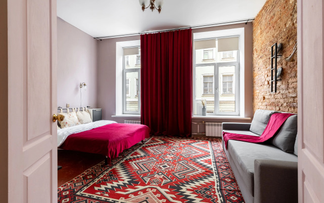 2-h komnatnaya Sadovaya 42 u kan. Griboedova Flat