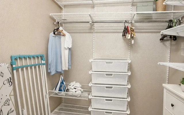 Апартаменты Шведская Крона трехкомнатные у Удельного Парка