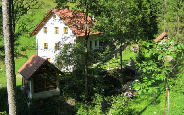 Holiday House By Hotenjka Guest House