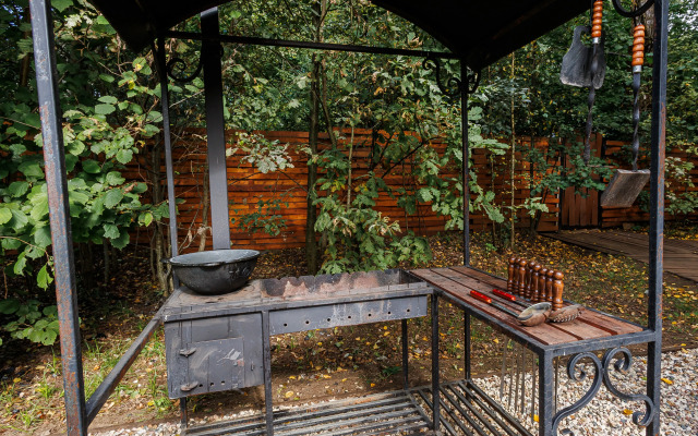 Частный дом А-фрейм для отдыха в дубовом лесу