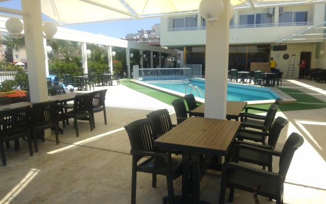 Tuntas Beach Hotel Altinkum
