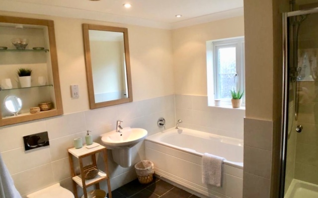 Superb House in Oxford Apartments