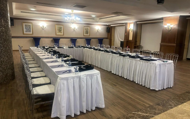 Merit Royal Gardens Hotel & Casino