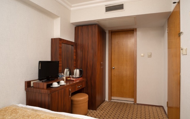 Elan Hotel
