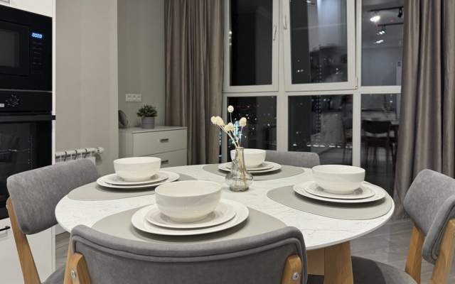 S Panoramnym Ostekleniem I Dizaynerskim Remontom Flat
