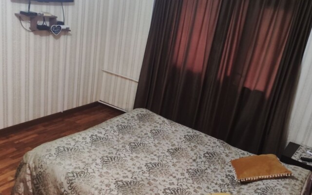 Uyutnaya Kvartira Dlya 2kh Person Akhunbaeva - Mira Apartment