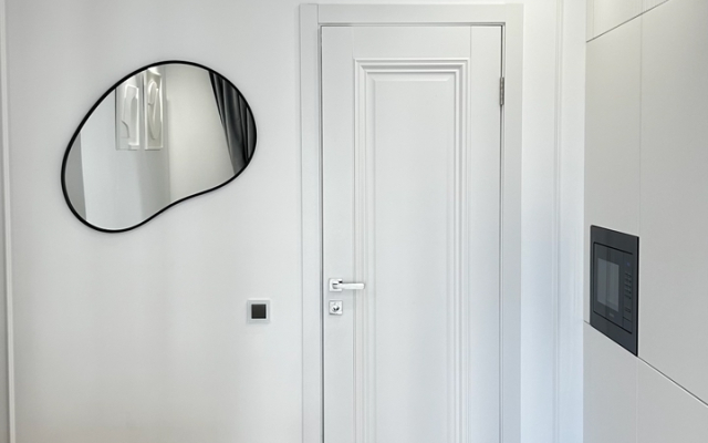 Stilnaya ot dizaynera u ozera Flat