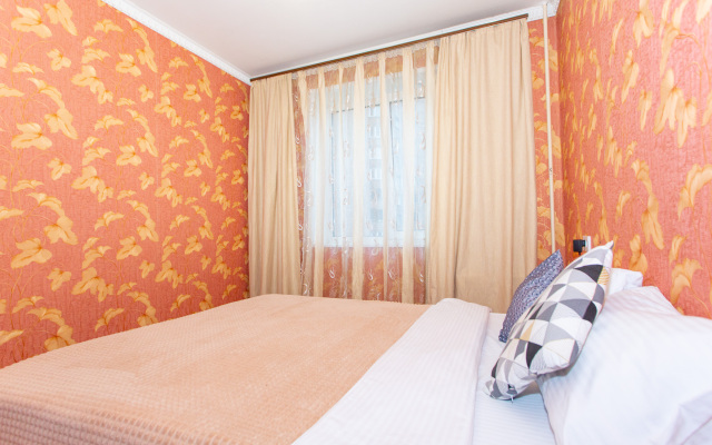 Komfortnaya Chetyrekhkomnatnaya Kvartira V Tsentre Novosibirska Flat