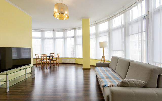 Dizaynerskie I Sovremennye V Tsentre Apartments