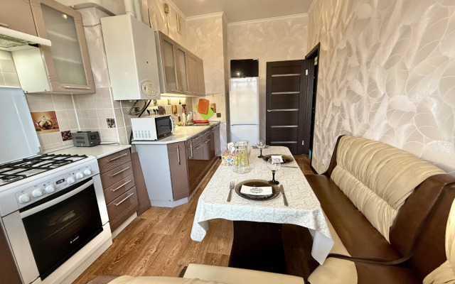 Ryadom S Kreschenskim Parkom Flat