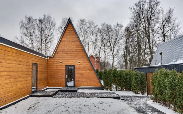 Частный дом Увеличенный А-фрейм Сад с баней и чаном