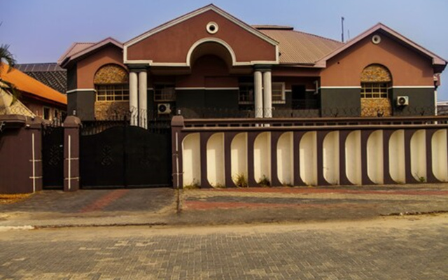 Cribville Hotel & Suites