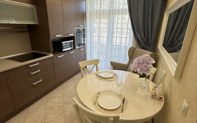 V Tikhom Rayone Flat