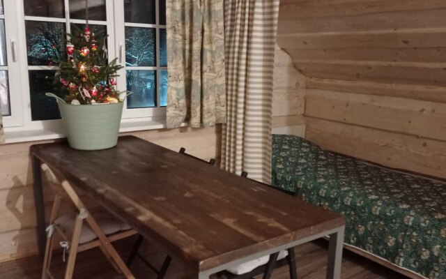 Domik Khudozhnikov Guest House