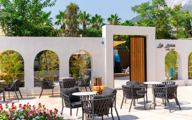 Rose Garden Premium Hotel