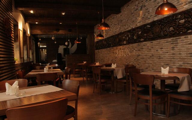 Griffon Hotel