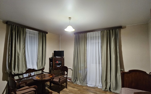 Prostornaya Vblizi Kolonistskogo Pruda Otdelny Park Flat