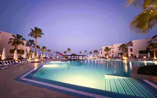 Ivy Cyrene Island Aqua Park Resort