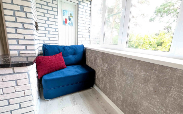 Апартаменты Новые в тихом центре и хвойным лесом за окном