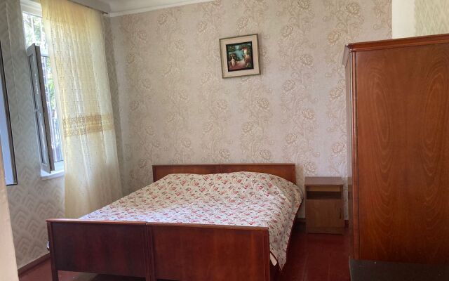 Dom na Kvitsiniya 16 Private House