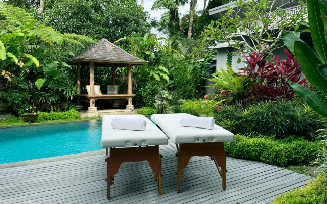Chakola with Koi Pond Villa