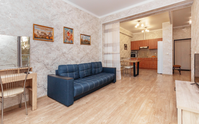 Апартаменты 2-комнатные для семьи с большим балконом