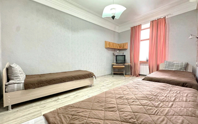 Квартира Трехкомнатная в Центре на Весенней напротив Драмтеатра