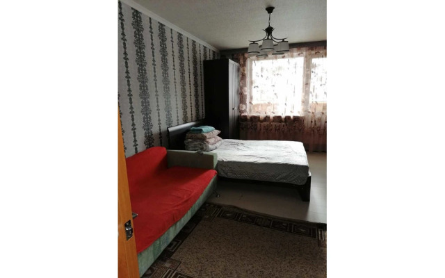 Apartments Trehkomnatnyie v mikrorajone 8a, 42