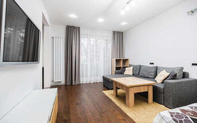 Uyutnye V Tsentre Vozle Parka Apartments
