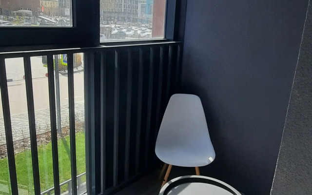 V 2 Minutah Ot M. Oktyabrskaya Flat