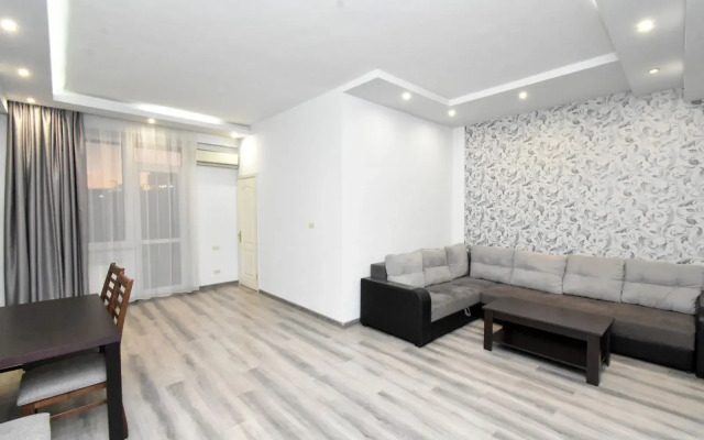 2-K v Novostroyke, Ulitsa In Yerevantsu, Hh399 Flat