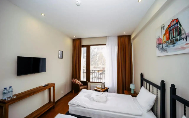 Mountain House Kazbegi Hotel