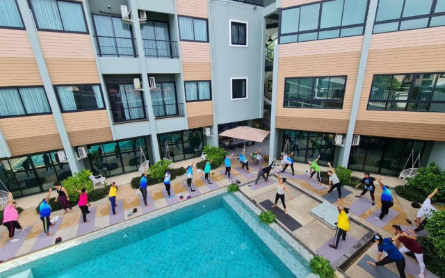 Phuket Airport Place – Pool – Thalang