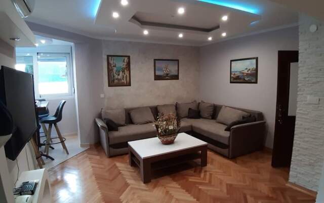 Polina Apartments