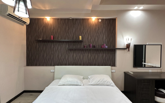3-komn. ryadom s restoranom DIMOND, DI8210 Flat