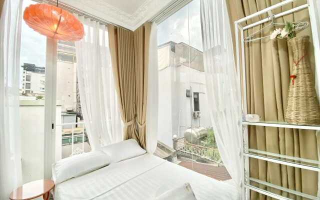 Cherry Blossom Entire Bui Vien Private house