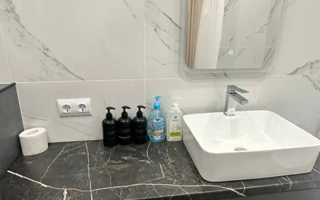 Uyutnaya i Svetlaya v Novom Zhilom Komplekse Flat