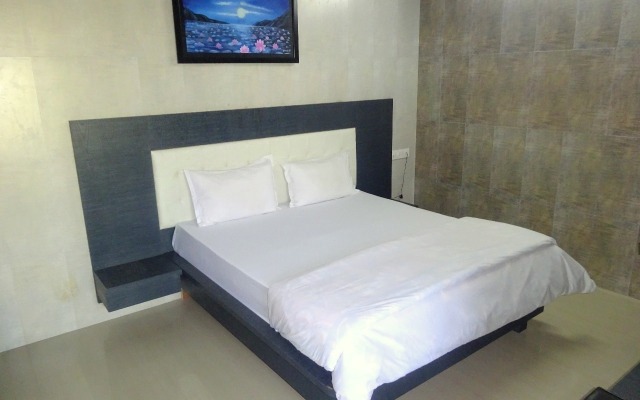 Отель Shree Shantinath Palace by Sky Stays