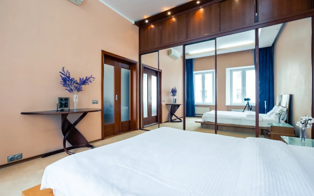 U Burdenko Flat