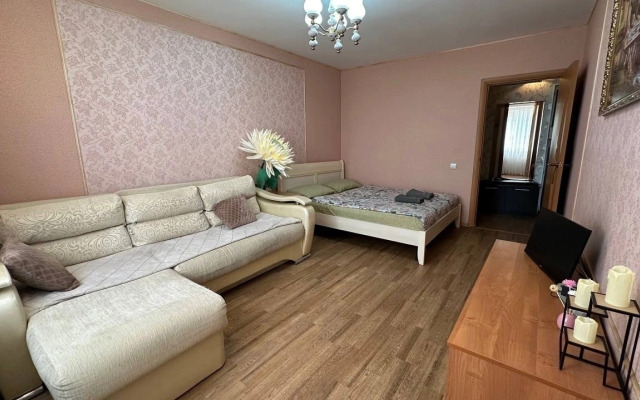 Na Ulitse Bratyev Zhabrovykh  3 Flat