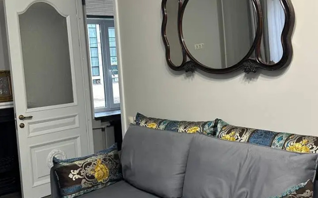 Dizaynerskie Dvukhkomnatnyje Ryadom S Tsentrom Goroda Apartments