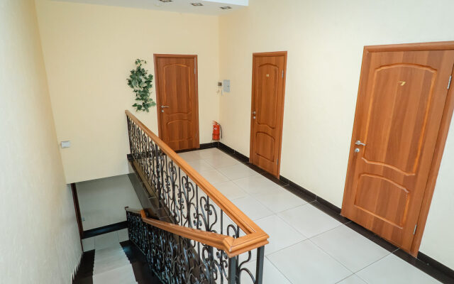 Отель Корона