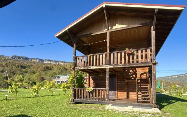 Thach from Travel Hotels Entourage