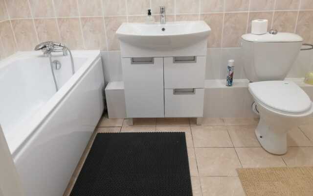 Апартаменты Двухкомнатная Квартира на Алексеева 27