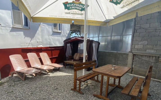 V Gagre Na Ulitse Sosnovaya Guest house
