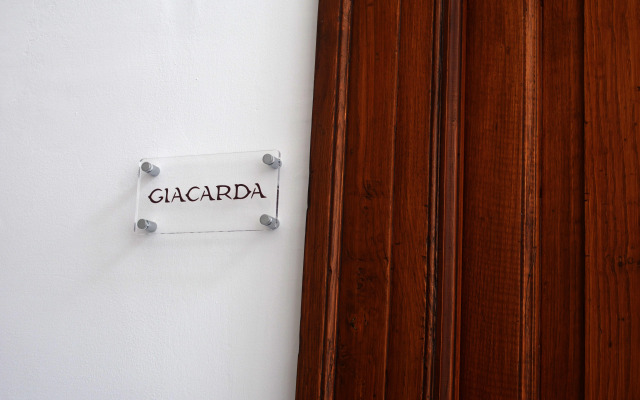 Giacarda Suite Apartments