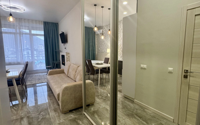 Квартира Просторная студия с террасой напротив отеля Мариотт