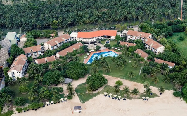 Отель The Calm Resort & Spa